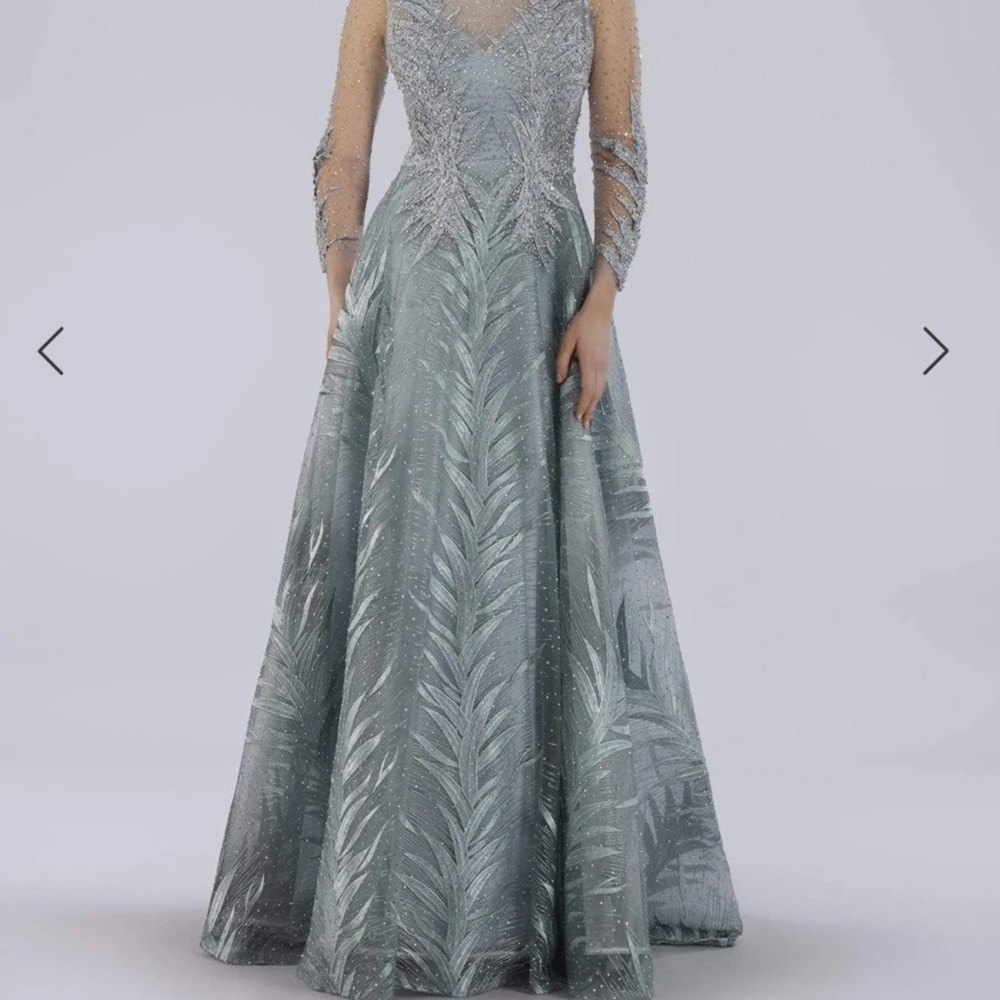 LARA Long Sleeve Gown - Picture 4 of 11